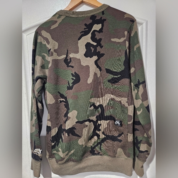 Nike SB Icon Men's Camo Olive Green Skate Crewneck. Size Small - Picture 4 of 14